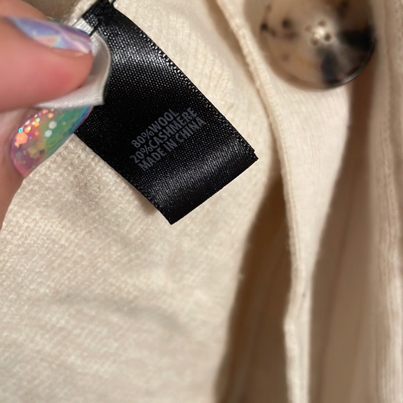 St. John Sweater - Picture 4 of 6